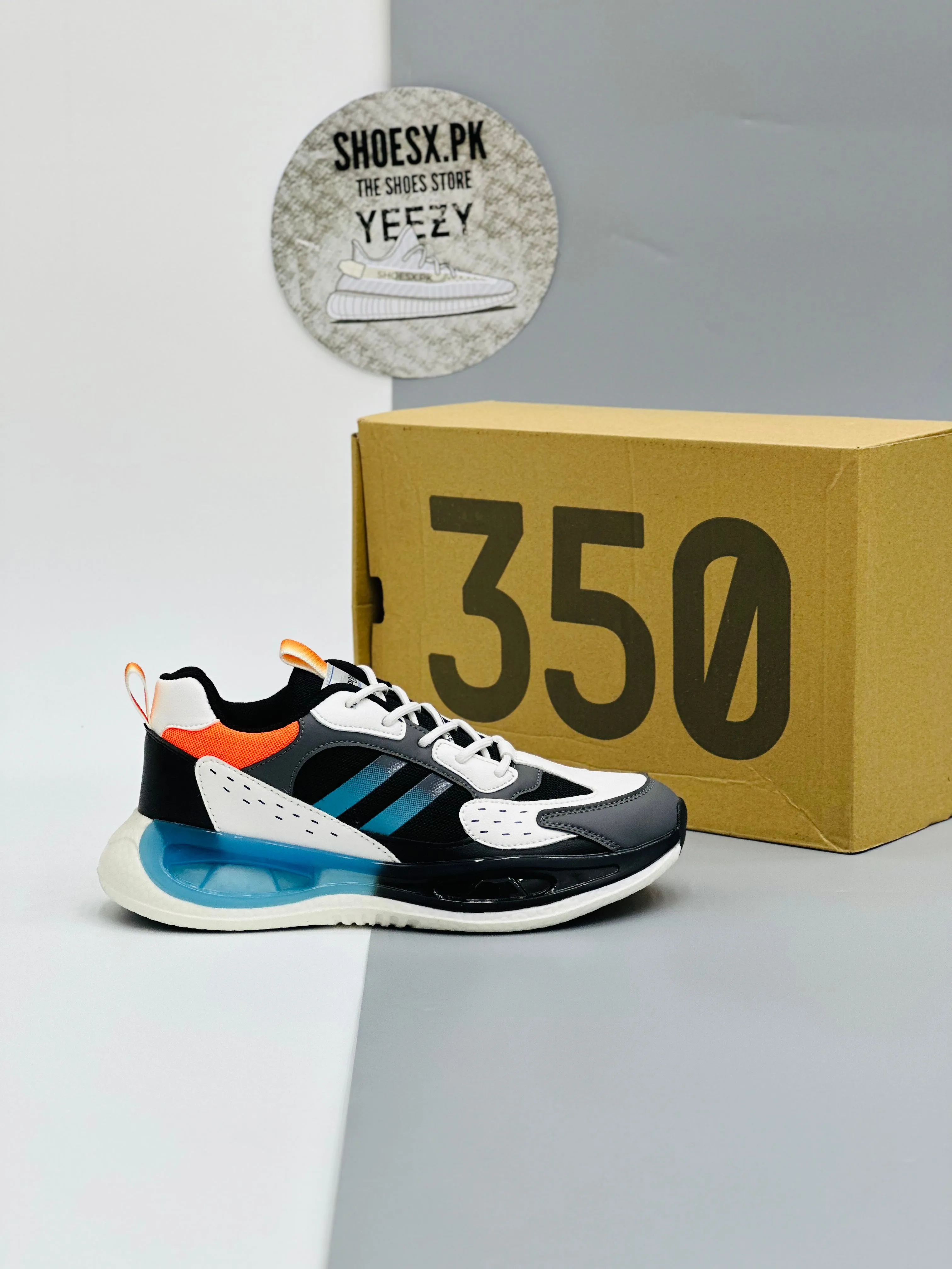 Ad sports shoes