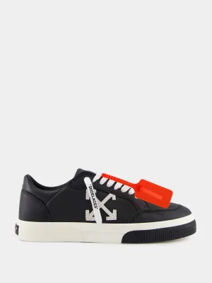 Black New Low Vulcanized Sneakers