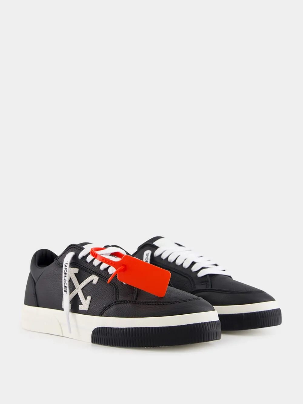 Black New Low Vulcanized Sneakers