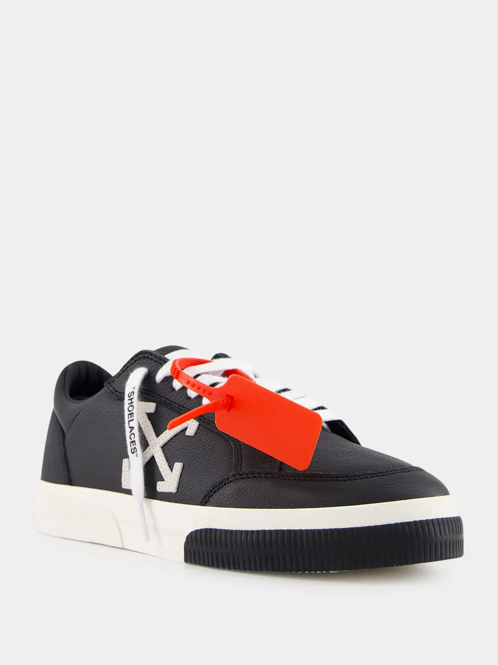 Black New Low Vulcanized Sneakers