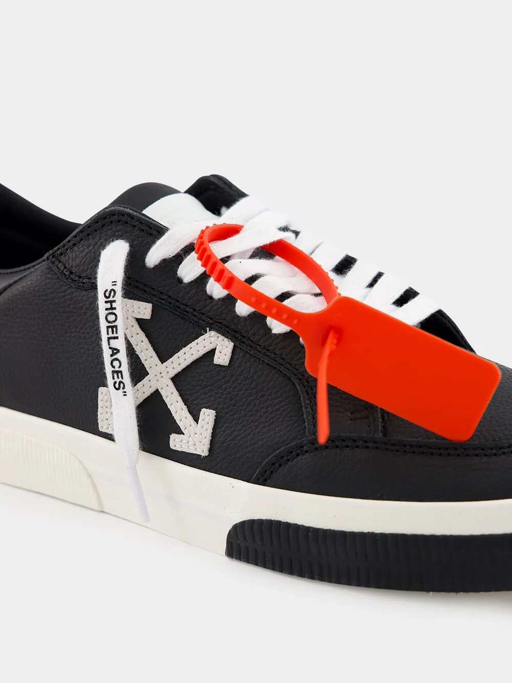 Black New Low Vulcanized Sneakers