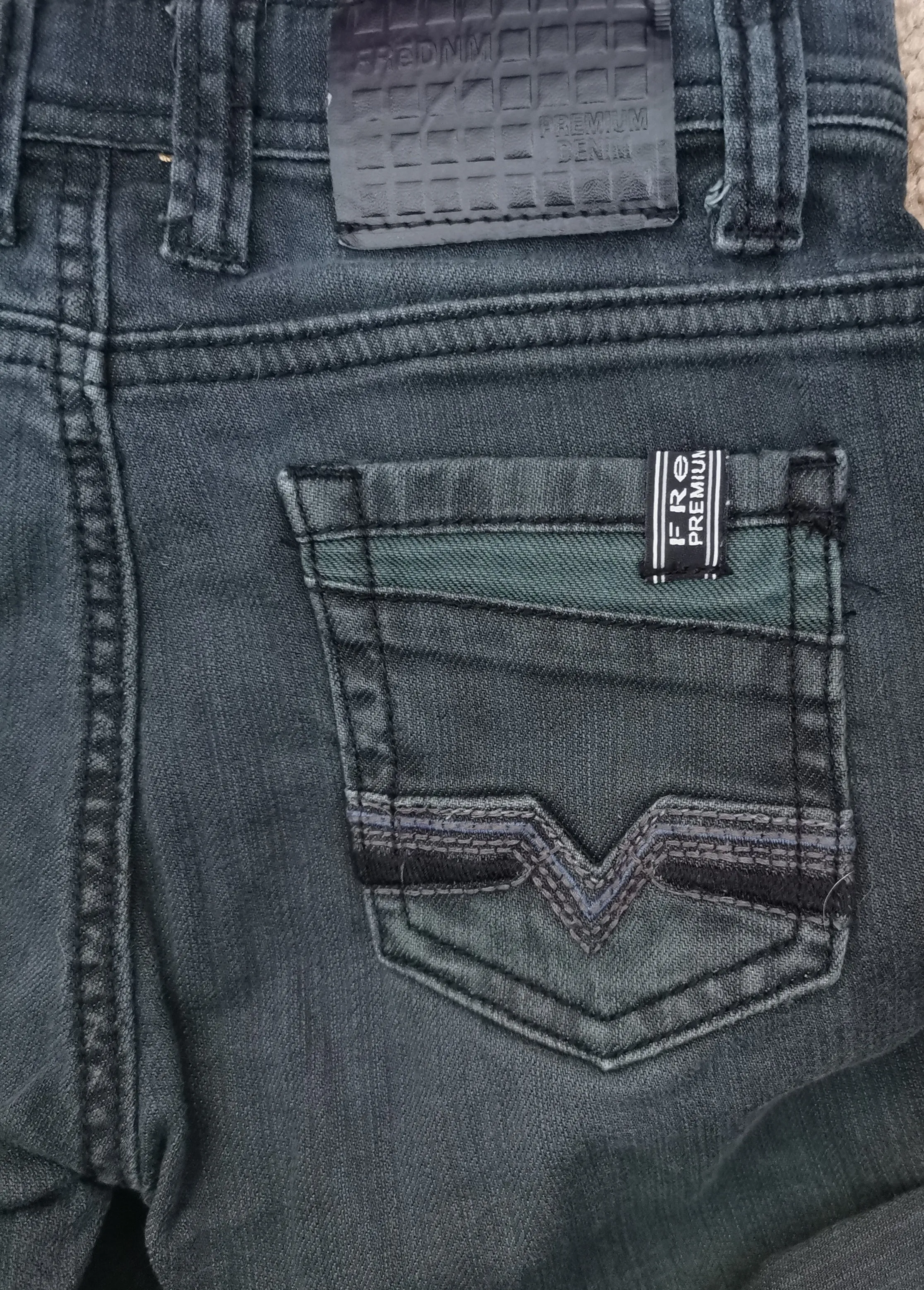 BOY SIZE 6 YEARS - FREDNM, Stretch Fit Jeans VGUC B48