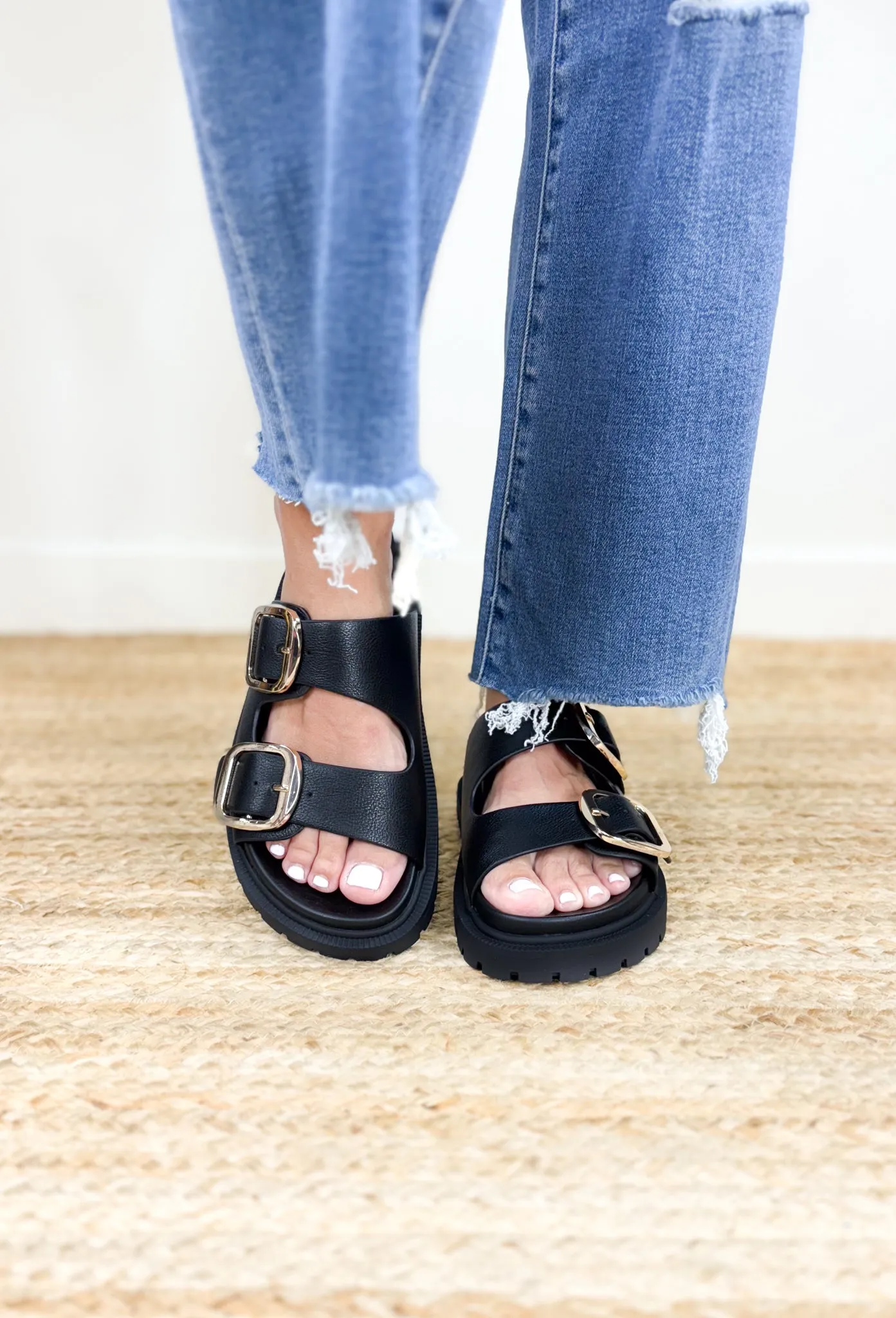 Gen Sandals in Black