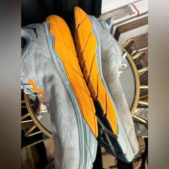 Hoka Arahi 6 Sneakers