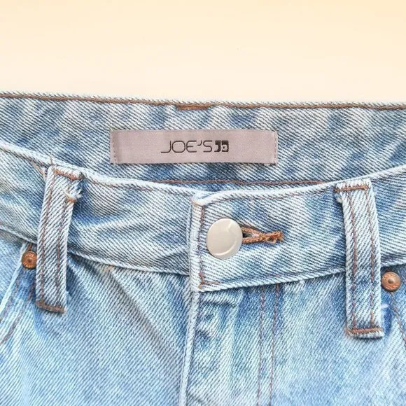 𝅺JOE'S Blue Mid / Light Wash High Waist Straight Leg Raw Hem Distressed Jeans 28