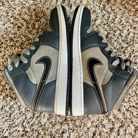 Jordan 1 Mid SE &quot;Night Stadium/Black/Flat Pewter&quot; Boys sneakers 4.5y