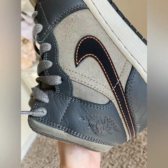 Jordan 1 Mid SE &quot;Night Stadium/Black/Flat Pewter&quot; Boys sneakers 4.5y
