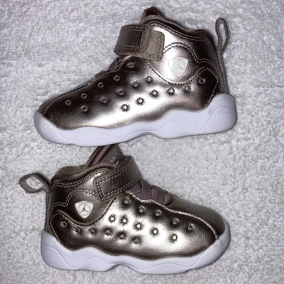 Jordan Jumpman Team II SE TD Sneakers AV5180-200 size 6 gold sepia