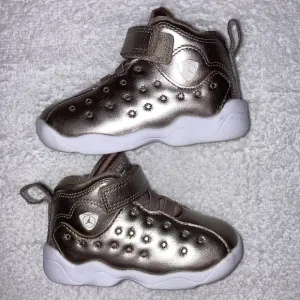 Jordan Jumpman Team II SE TD Sneakers AV5180-200 size 6 gold sepia