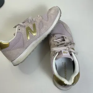 New balance Suede 520 Sneakers Gold toned size 8 womens
