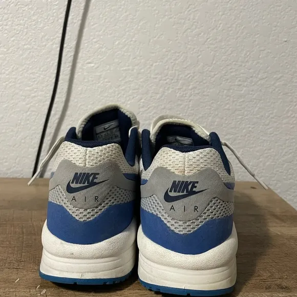 Nike Air Max Light Breeze Men’s Sneakers