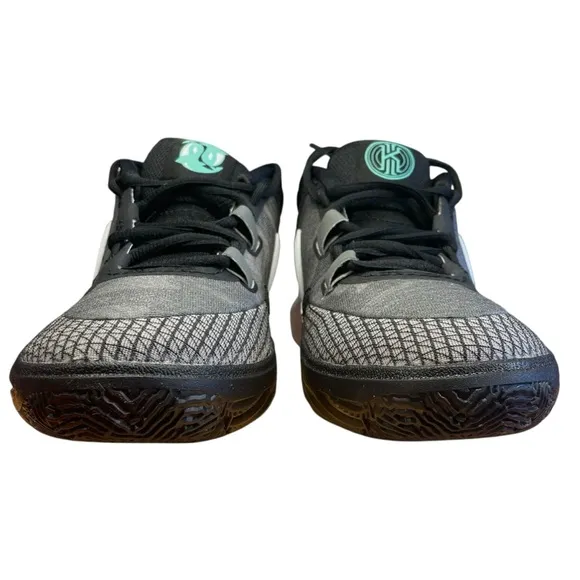 Nike Kyrie 8 go (GS) black-white-light menta “Orcas” youth sneakers. Size 5.5Y