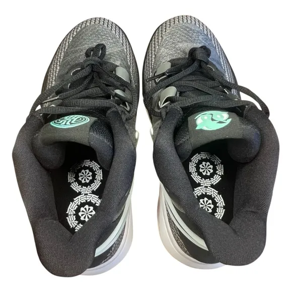 Nike Kyrie 8 go (GS) black-white-light menta “Orcas” youth sneakers. Size 5.5Y