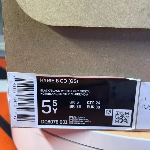 Nike Kyrie 8 go (GS) black-white-light menta “Orcas” youth sneakers. Size 5.5Y