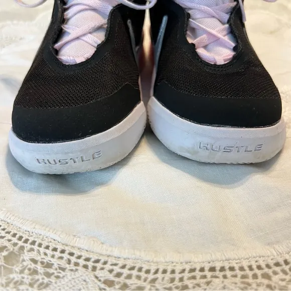 Nike Team Hustle DX Mid Top Basketball Sneakers Youth size 4 Black Light Pink