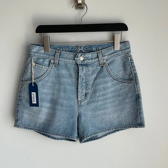 NWT DAILY BLUE / Adriano Goldschmied Freaky Jean Short in Lake SZ 28