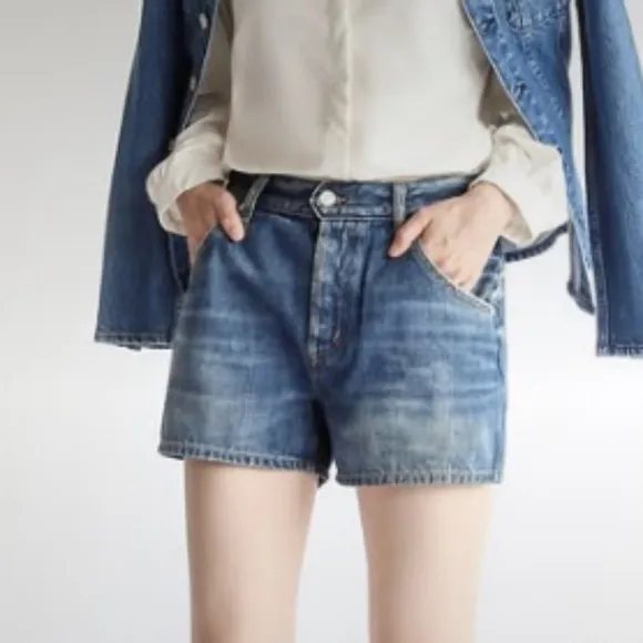 NWT DAILY BLUE / Adriano Goldschmied Freaky Jean Short in Lake SZ 28