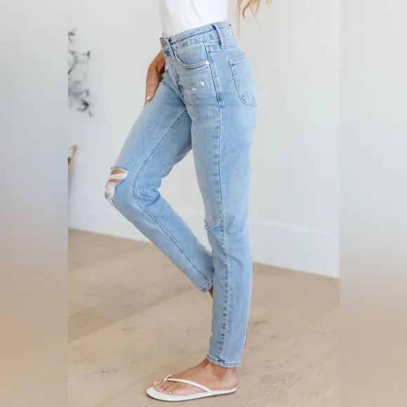 NWT Judy Blue Mid Rise Tummy Control Distressed Skinny Jeans
