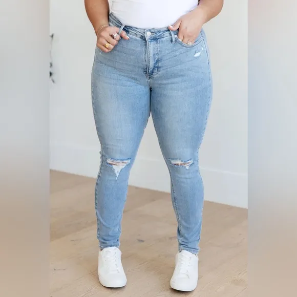 NWT Judy Blue Mid Rise Tummy Control Distressed Skinny Jeans