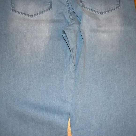 NWT Women's Barbell Apparel Mom Fit Distressed Blue Denim Jeans Sz 31
