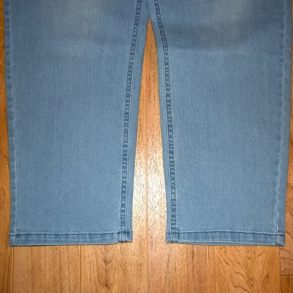 NWT Women's Barbell Apparel Mom Fit Distressed Blue Denim Jeans Sz 31