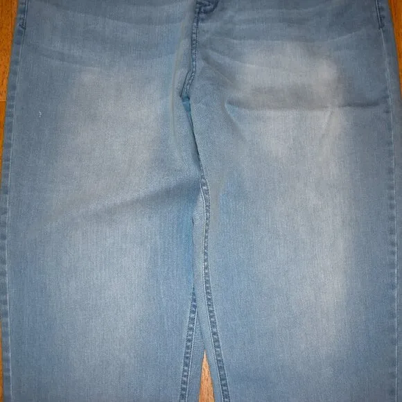NWT Women's Barbell Apparel Mom Fit Distressed Blue Denim Jeans Sz 31
