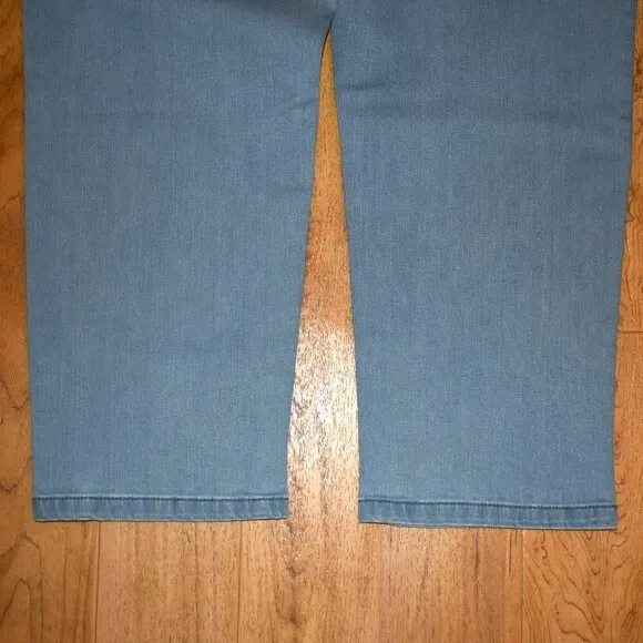 NWT Women's Barbell Apparel Mom Fit Distressed Blue Denim Jeans Sz 31