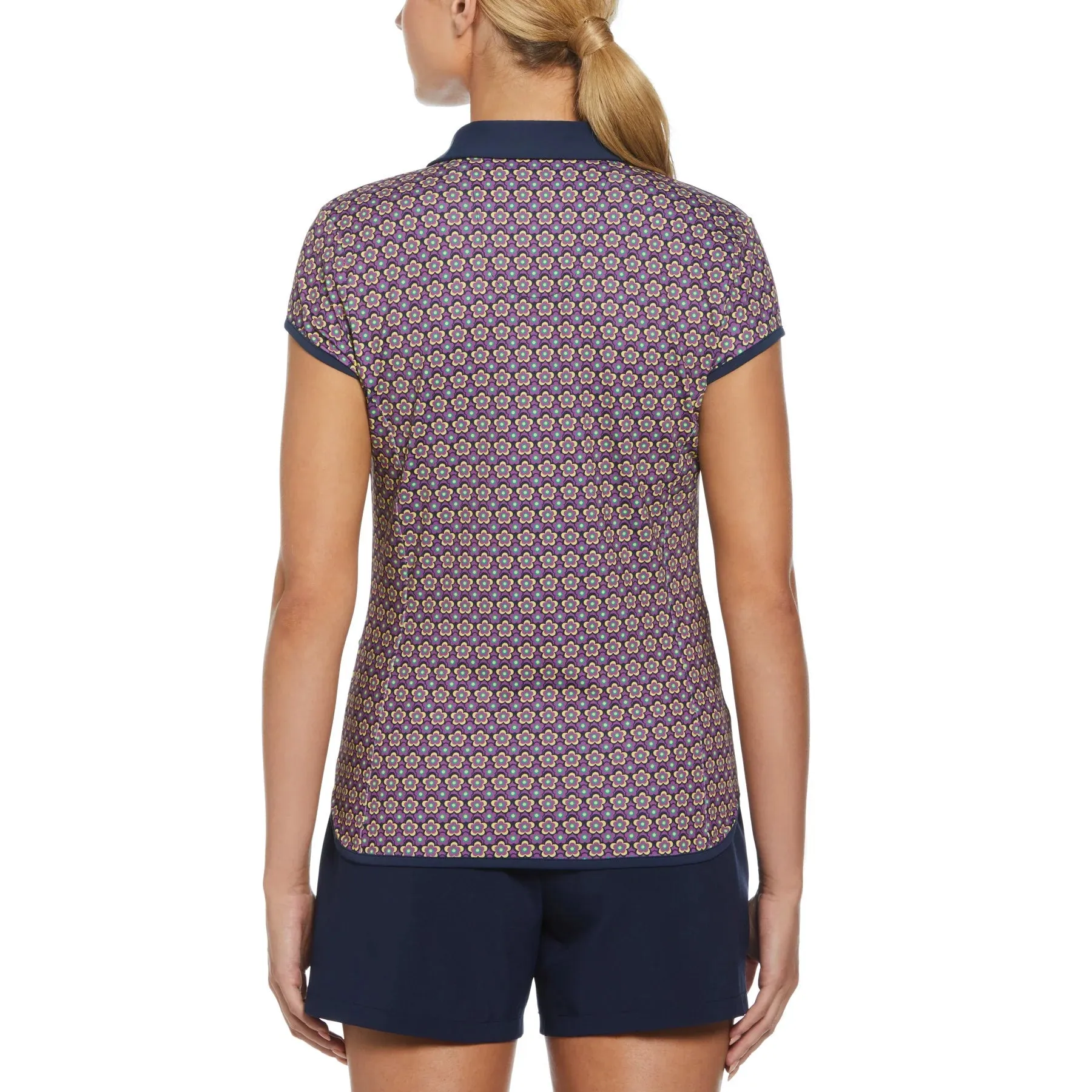 Polo de golf con estampado de pingüinos y mangas cortas