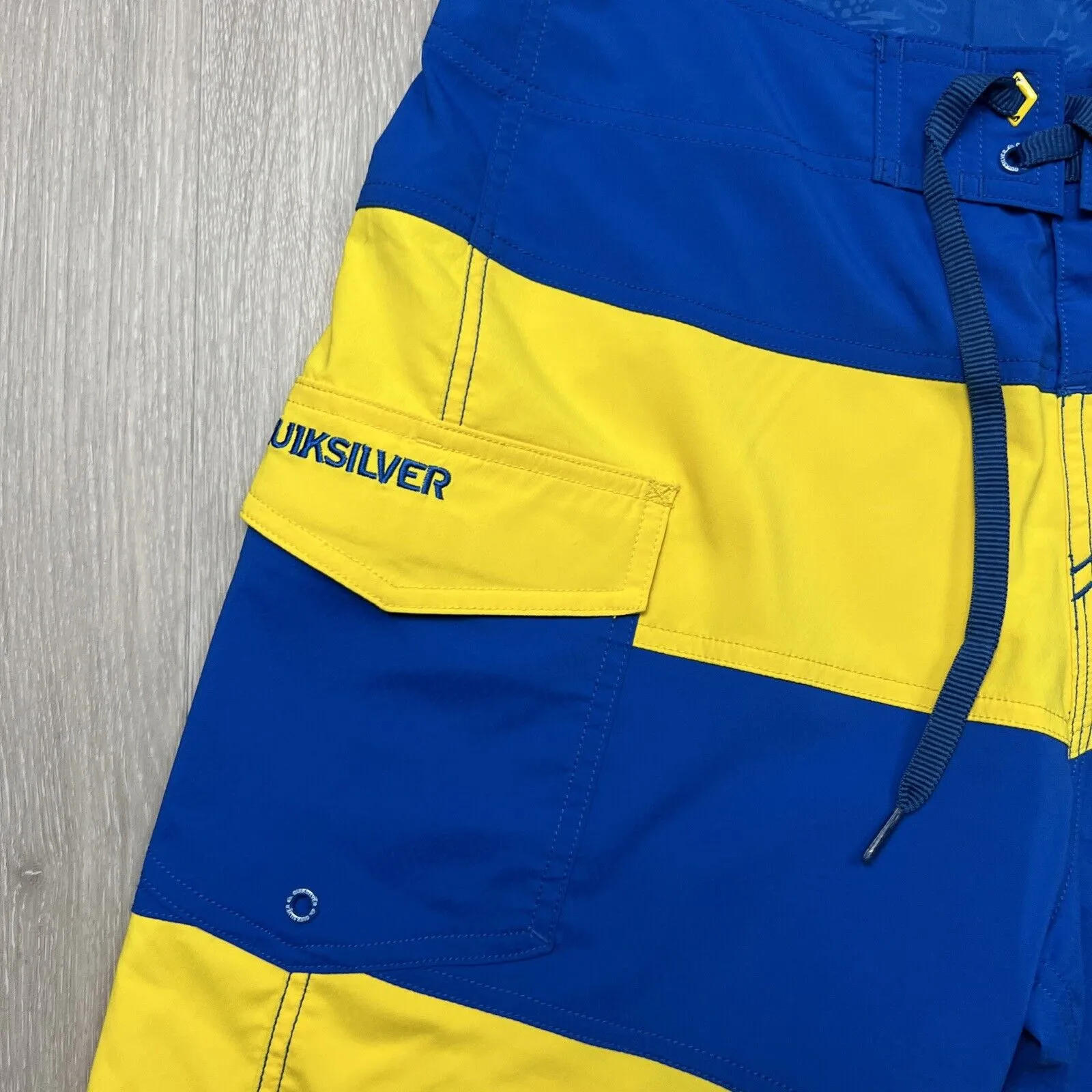 Quiksilver Mens Parramatta Eels Board Shorts Size 30 (New with grubby mark)