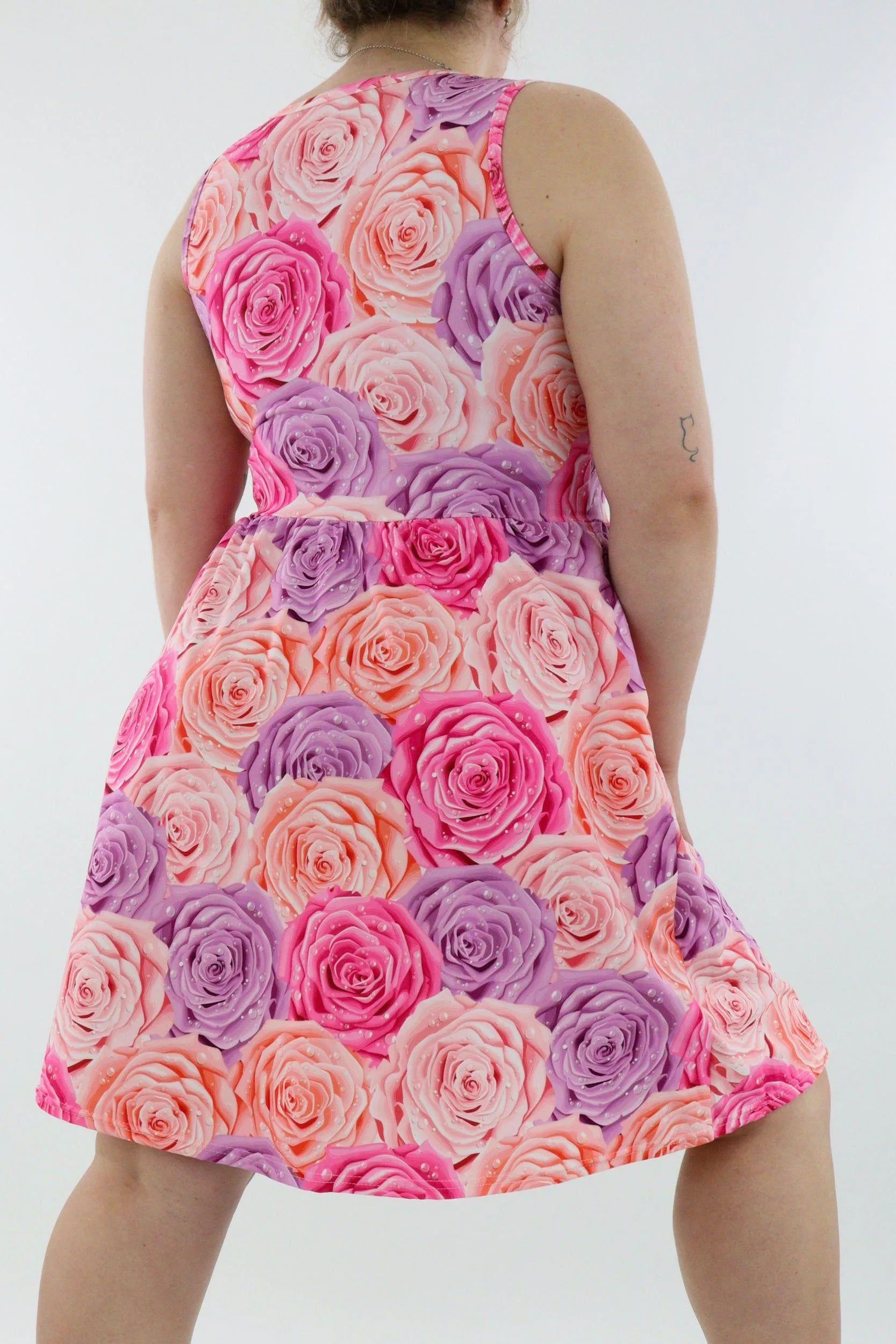 Rose - Sleeveless Skater Dress - Knee Length - Side Pockets