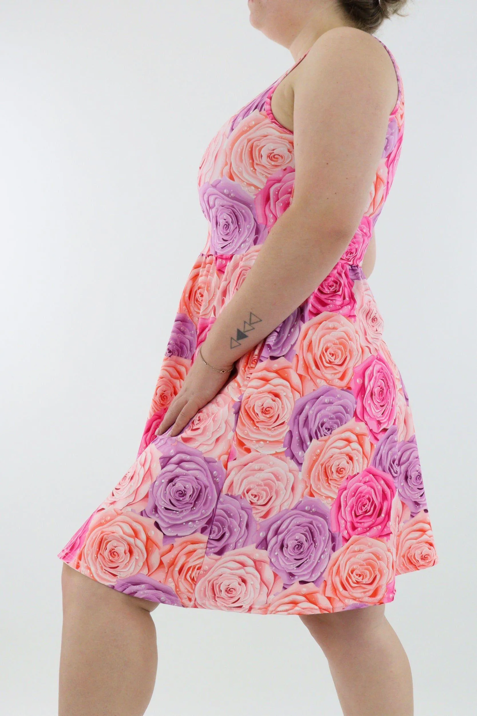 Rose - Sleeveless Skater Dress - Knee Length - Side Pockets