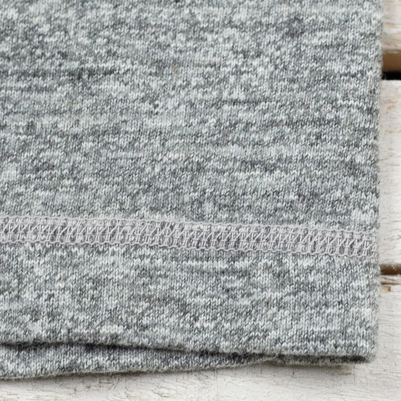 Slub Yarn Henley Neck T-Shirt Graumeliert