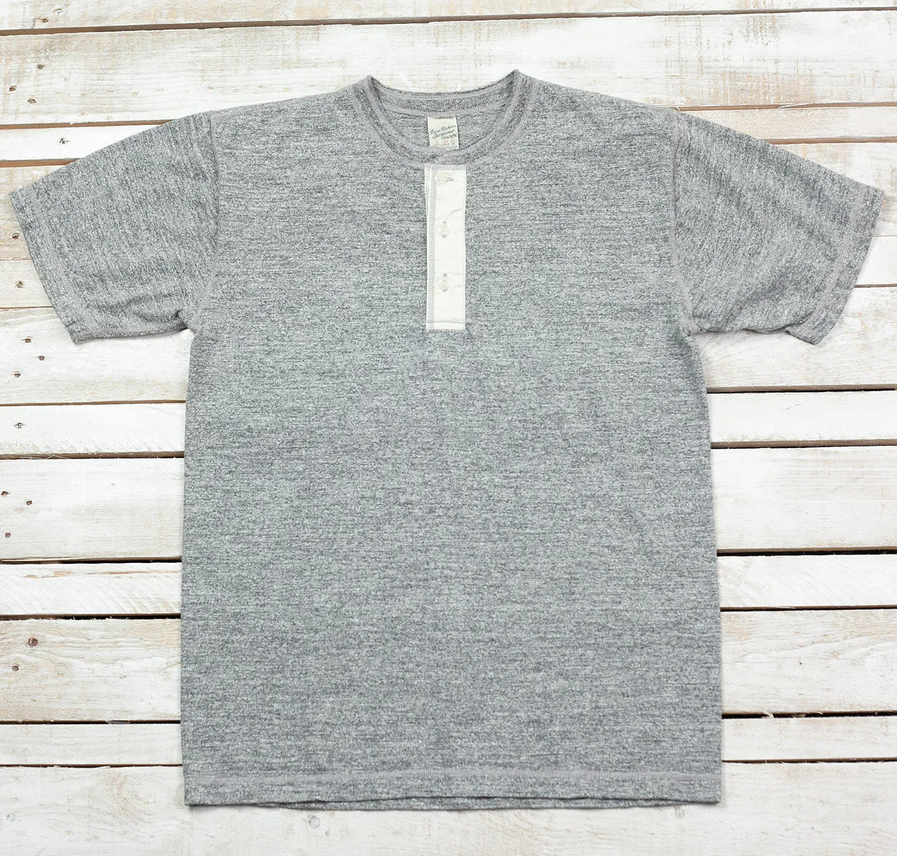 Slub Yarn Henley Neck T-Shirt Graumeliert