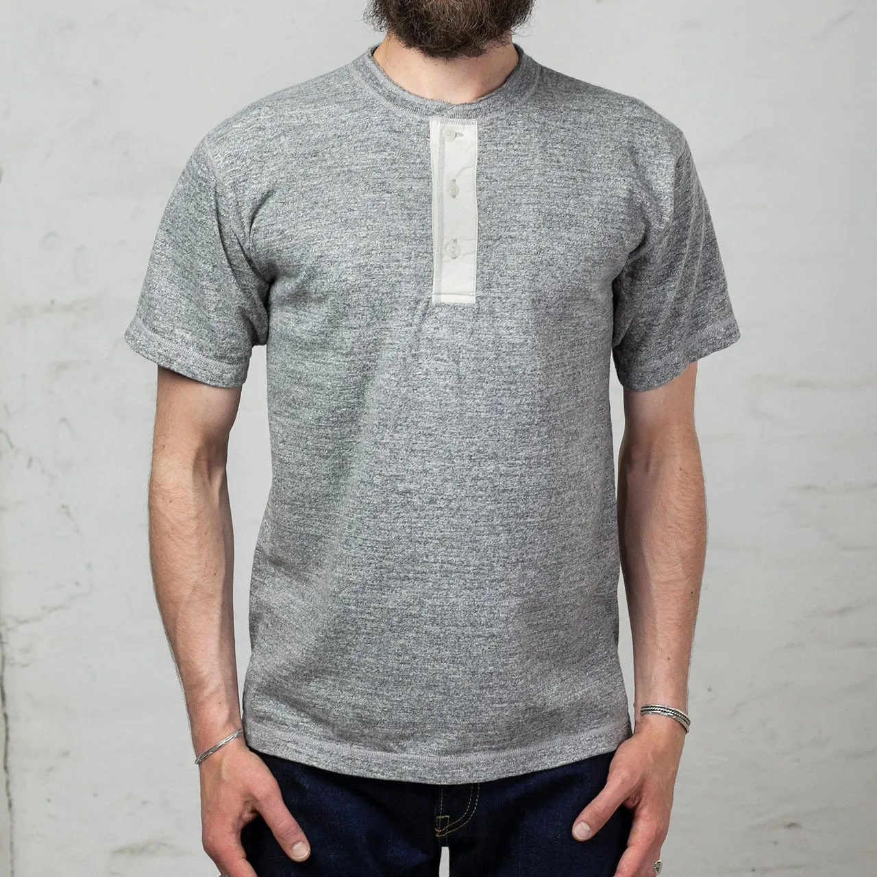 Slub Yarn Henley Neck T-Shirt Graumeliert