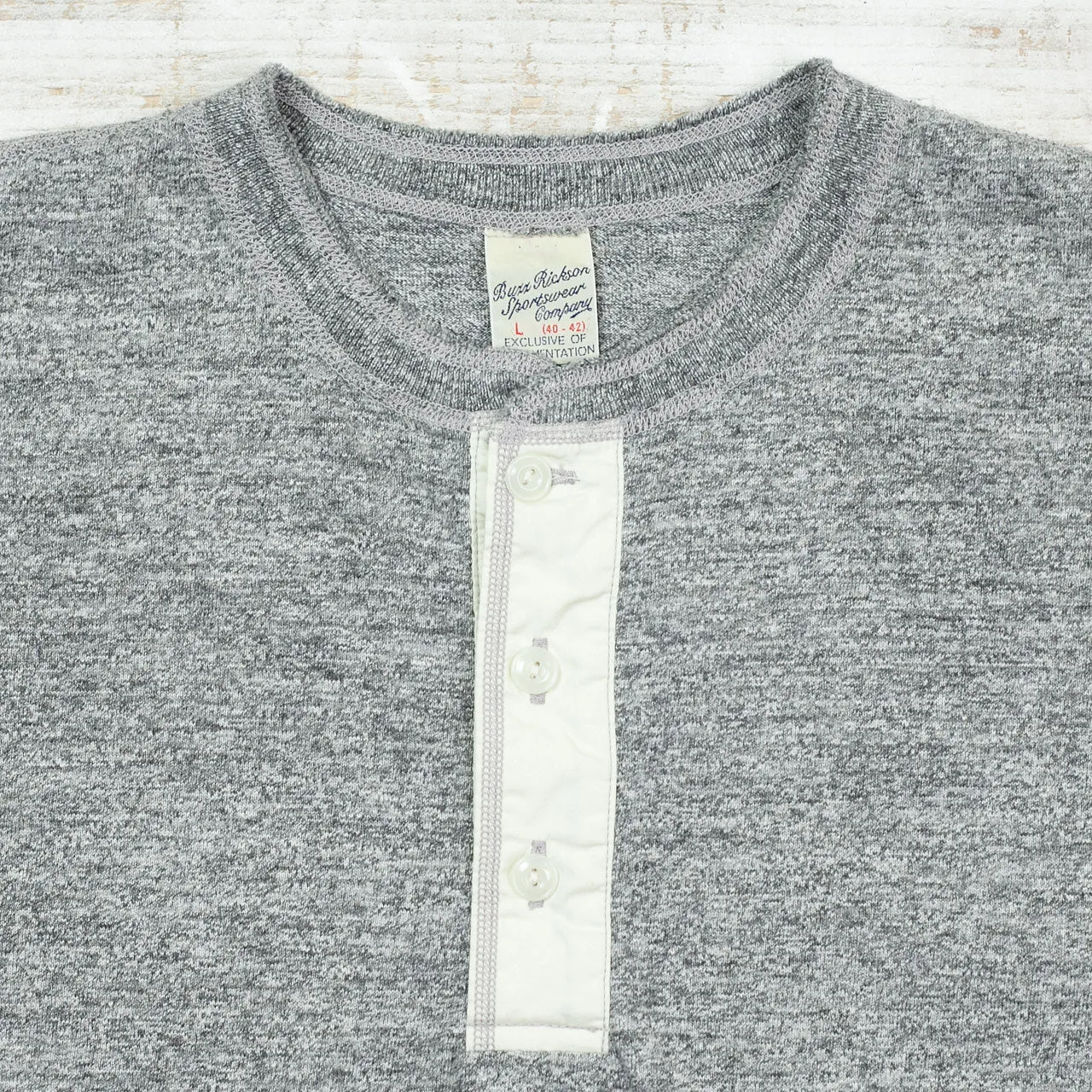 Slub Yarn Henley Neck T-Shirt Graumeliert