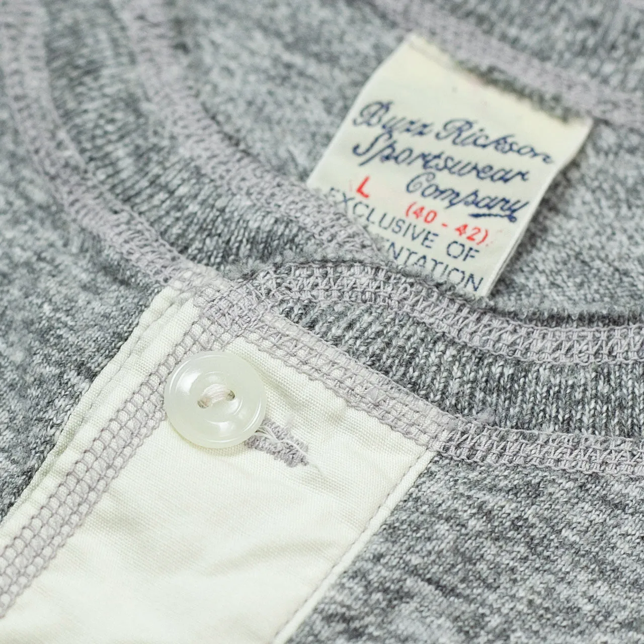 Slub Yarn Henley Neck T-Shirt Graumeliert
