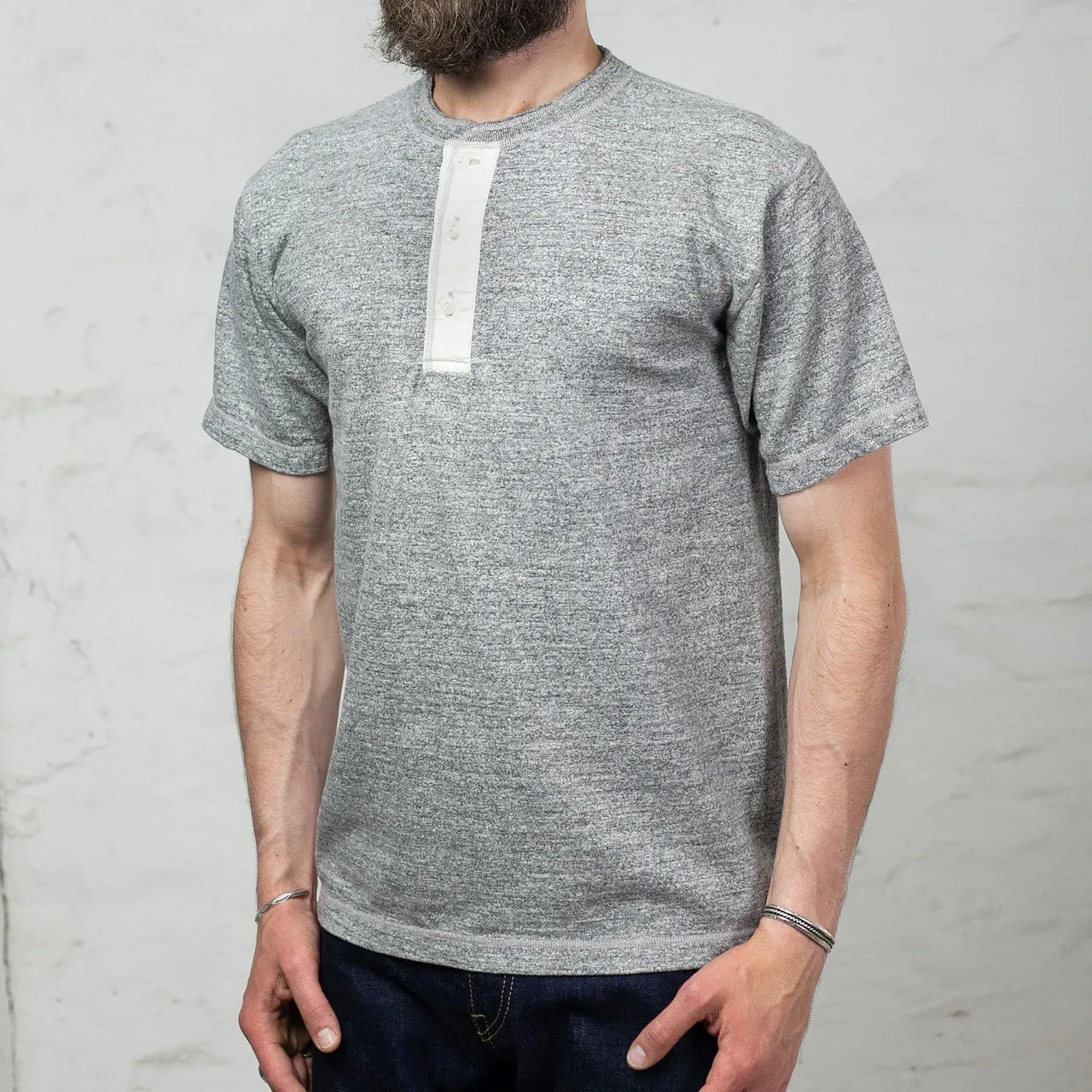 Slub Yarn Henley Neck T-Shirt Graumeliert
