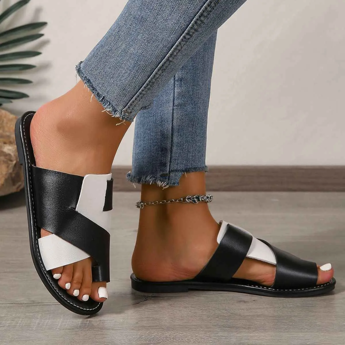 Toe Post Sandals - Stylish Toe Post Flats for Ultimate Comfort