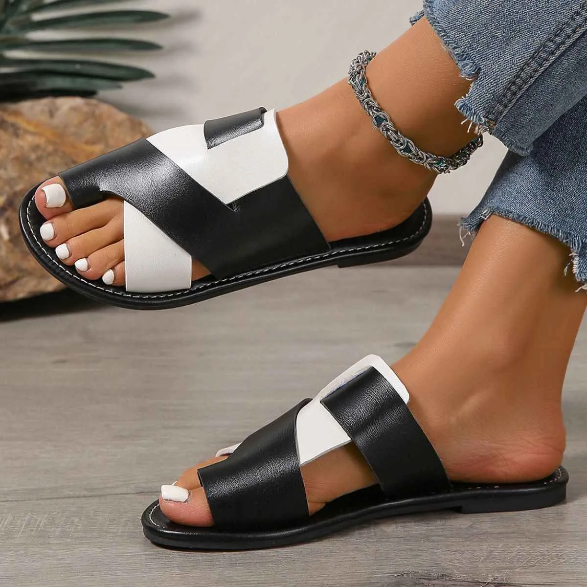 Toe Post Sandals - Stylish Toe Post Flats for Ultimate Comfort