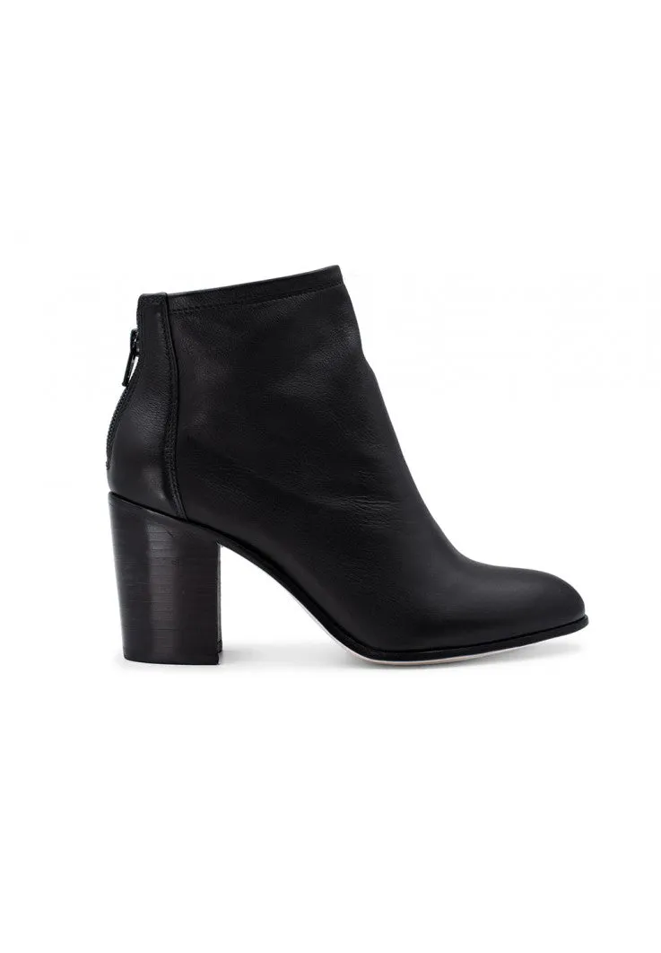 WOMEN'S CHOCOLAT BLU Boston Black BOOTIE