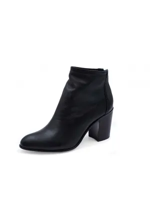 WOMEN'S CHOCOLAT BLU Boston Black BOOTIE