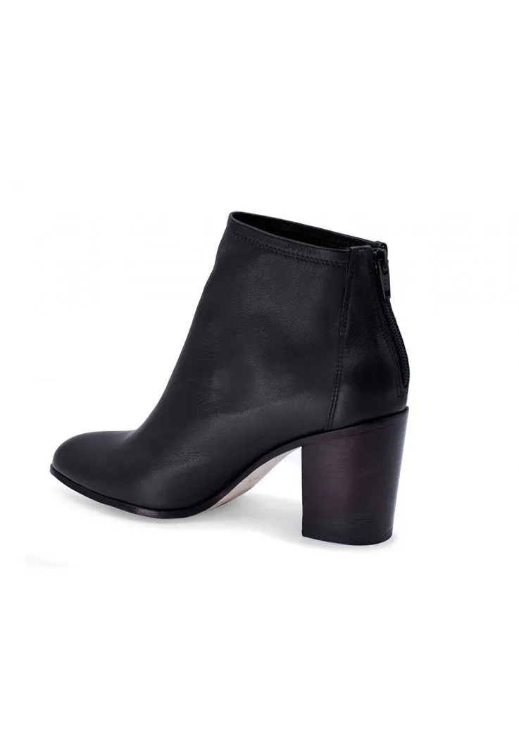 WOMEN'S CHOCOLAT BLU Boston Black BOOTIE
