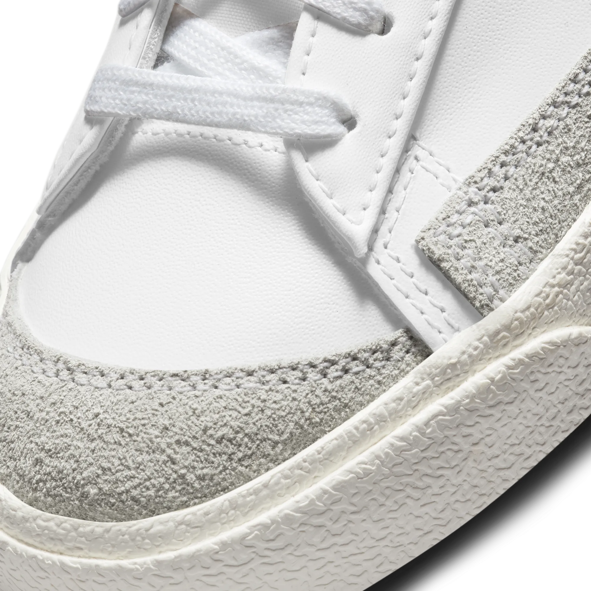 Womens Nike Blazer Low '77 'White/ Black Heel'
