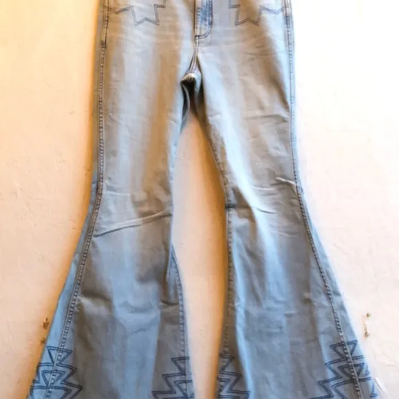 WranglerLight Wash Greta Flare Leg Jeans with Aztec Embroidered Hem Size 29x34