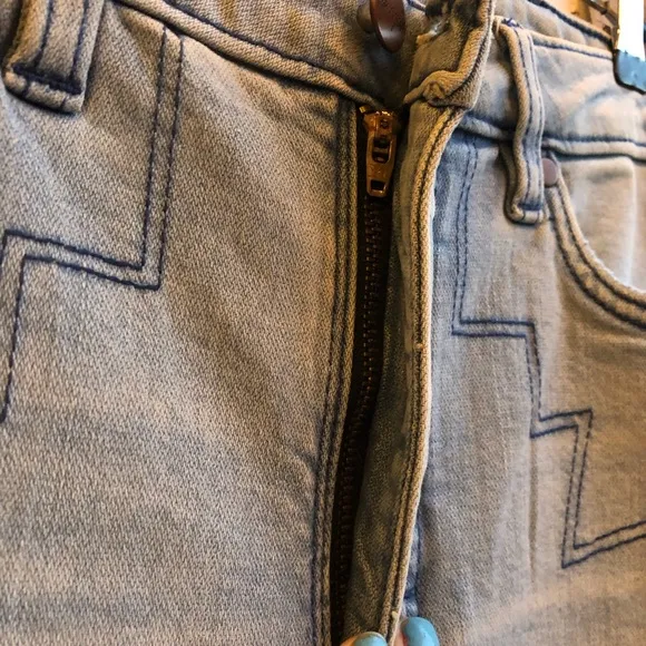 WranglerLight Wash Greta Flare Leg Jeans with Aztec Embroidered Hem Size 29x34