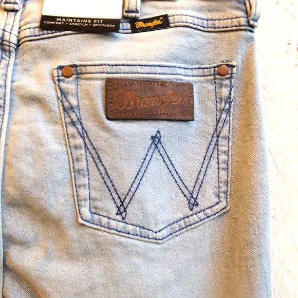 WranglerLight Wash Greta Flare Leg Jeans with Aztec Embroidered Hem Size 29x34