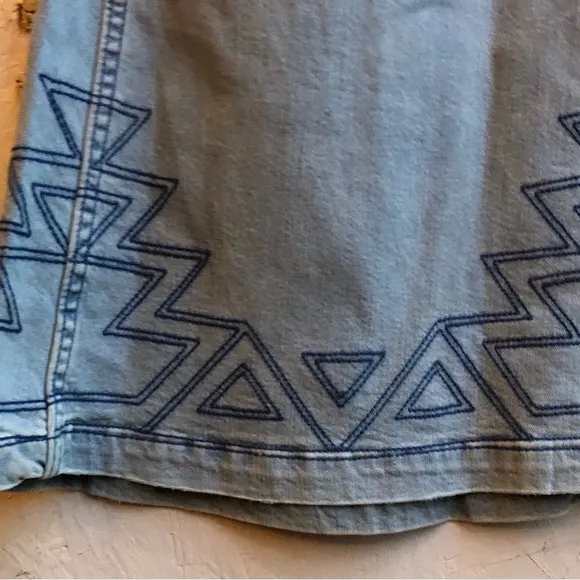 WranglerLight Wash Greta Flare Leg Jeans with Aztec Embroidered Hem Size 29x34